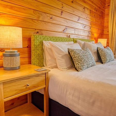 Paparoa Beach Hideaway With Hot Tub Barrytown Esterno foto
