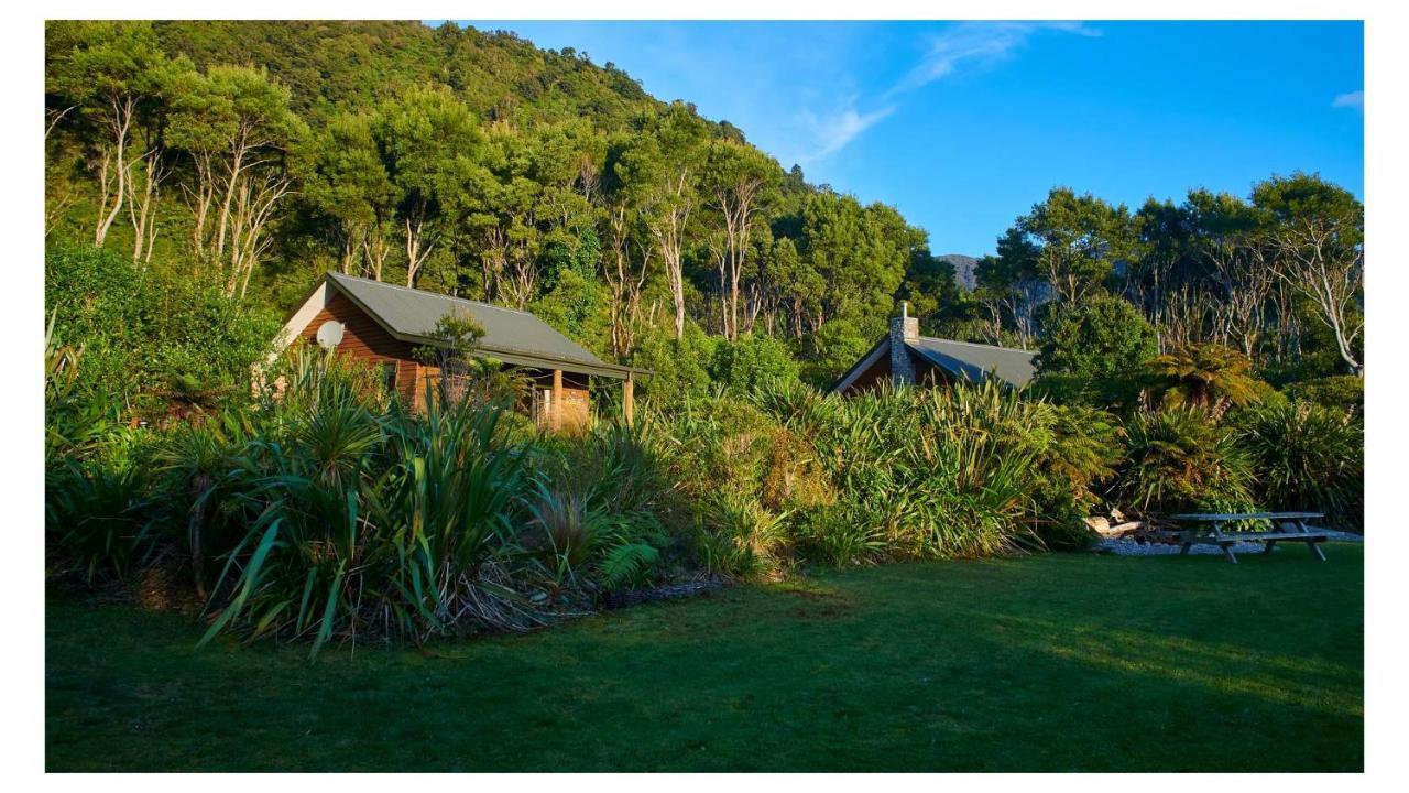 Paparoa Beach Hideaway With Hot Tub Barrytown Esterno foto