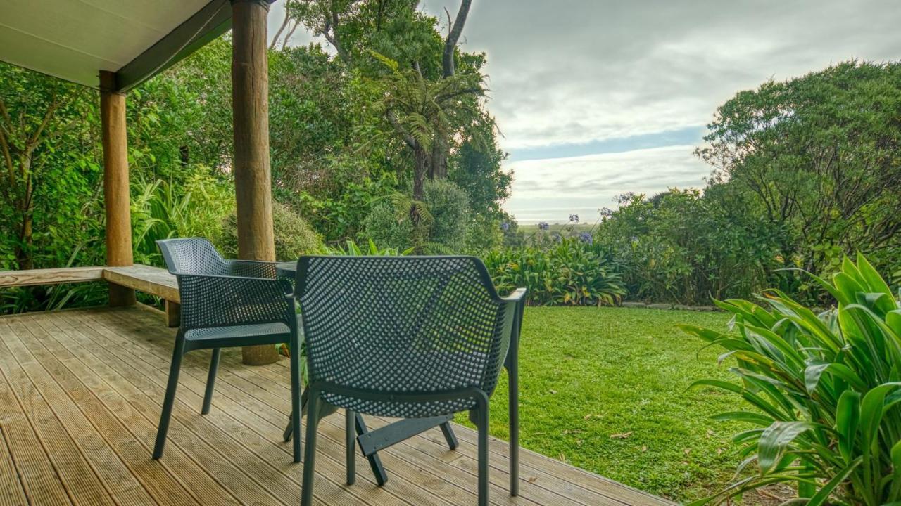 Paparoa Beach Hideaway With Hot Tub Barrytown Esterno foto
