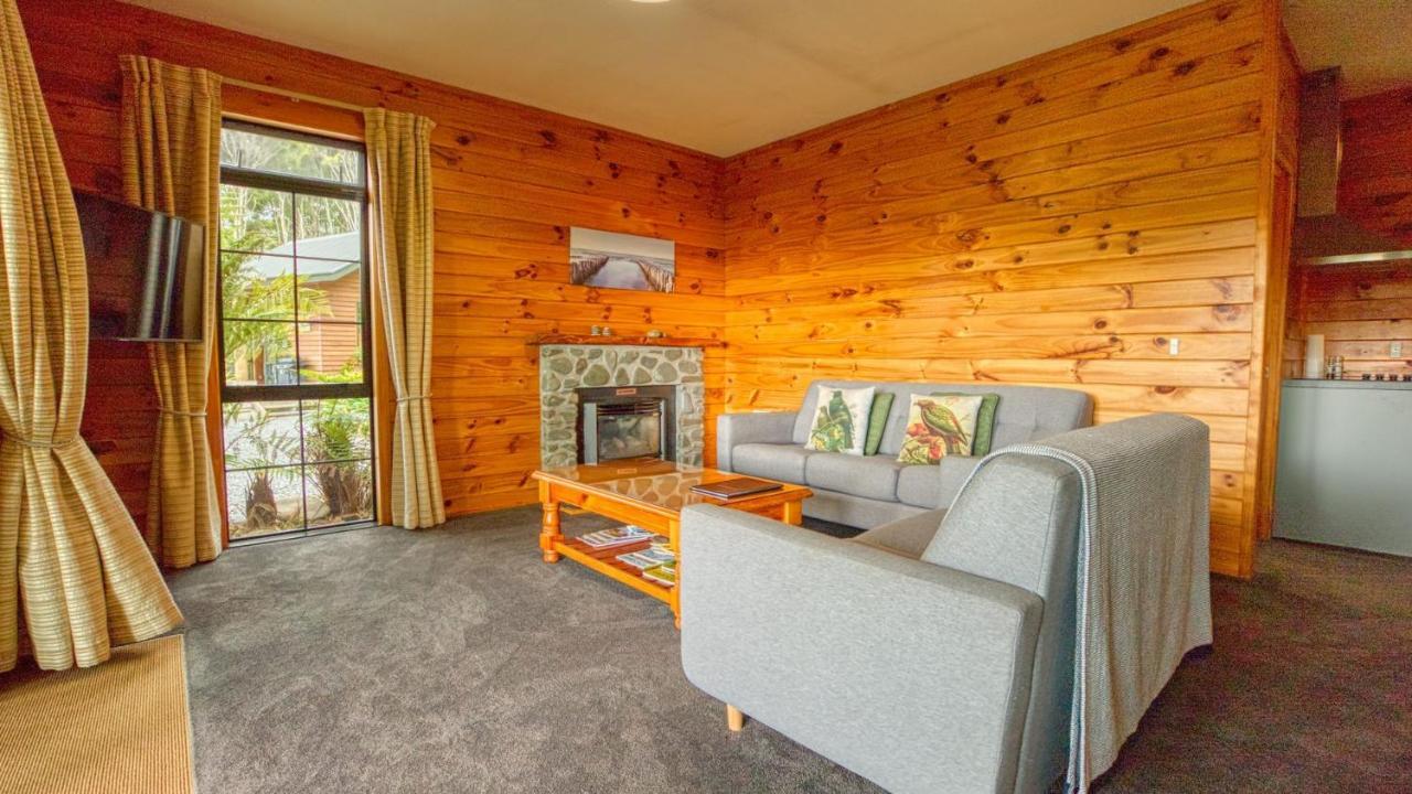 Paparoa Beach Hideaway With Hot Tub Barrytown Esterno foto