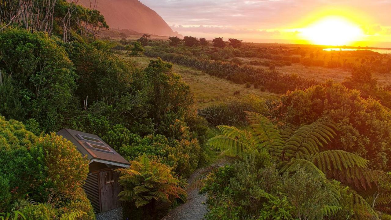 Paparoa Beach Hideaway With Hot Tub Barrytown Esterno foto