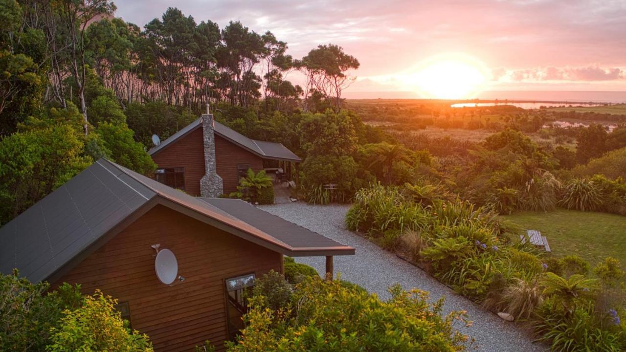 Paparoa Beach Hideaway With Hot Tub Barrytown Esterno foto