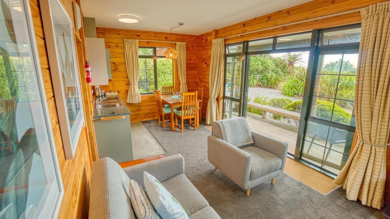 Paparoa Beach Hideaway With Hot Tub Barrytown Esterno foto