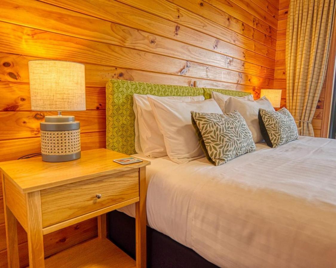 Paparoa Beach Hideaway With Hot Tub Barrytown Esterno foto