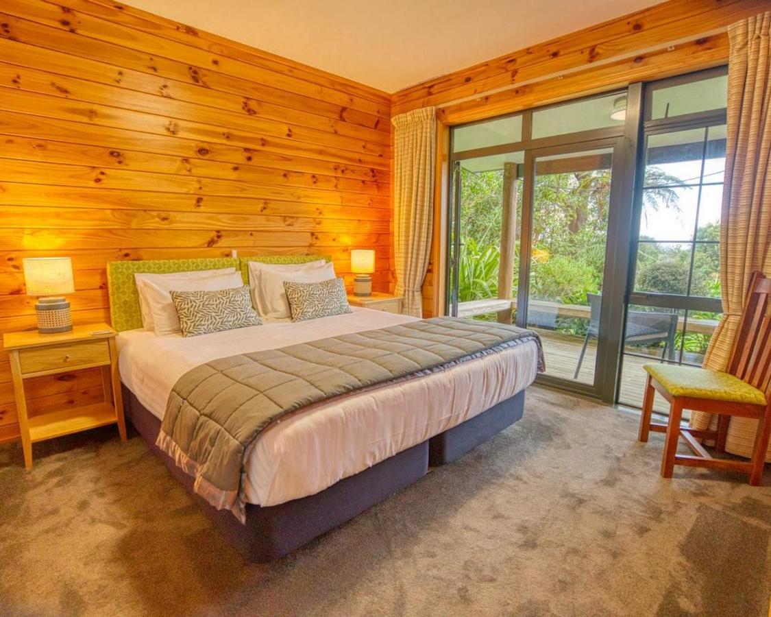 Paparoa Beach Hideaway With Hot Tub Barrytown Esterno foto