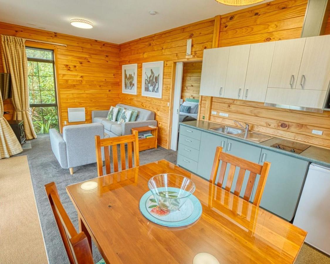 Paparoa Beach Hideaway With Hot Tub Barrytown Esterno foto