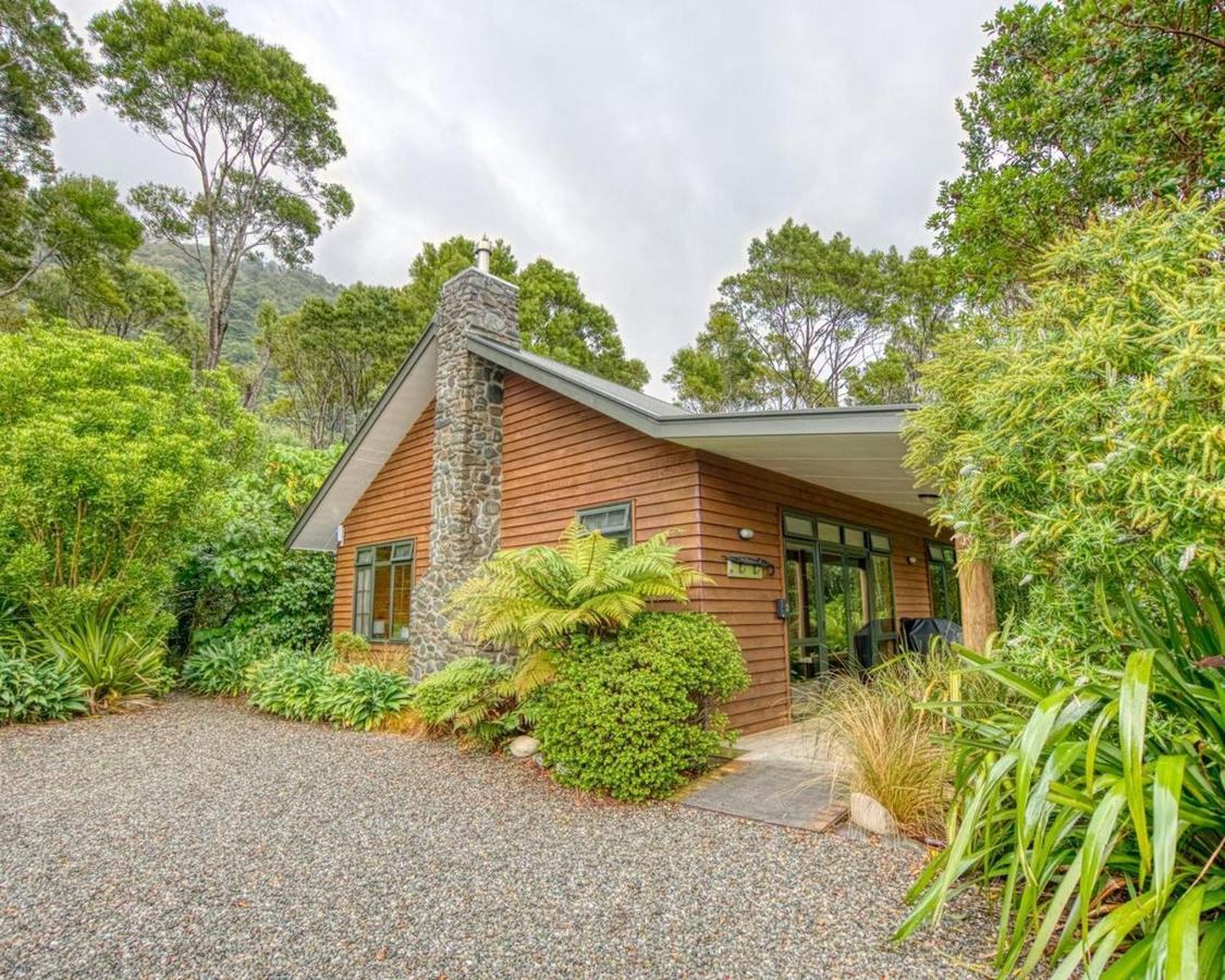 Paparoa Beach Hideaway With Hot Tub Barrytown Esterno foto