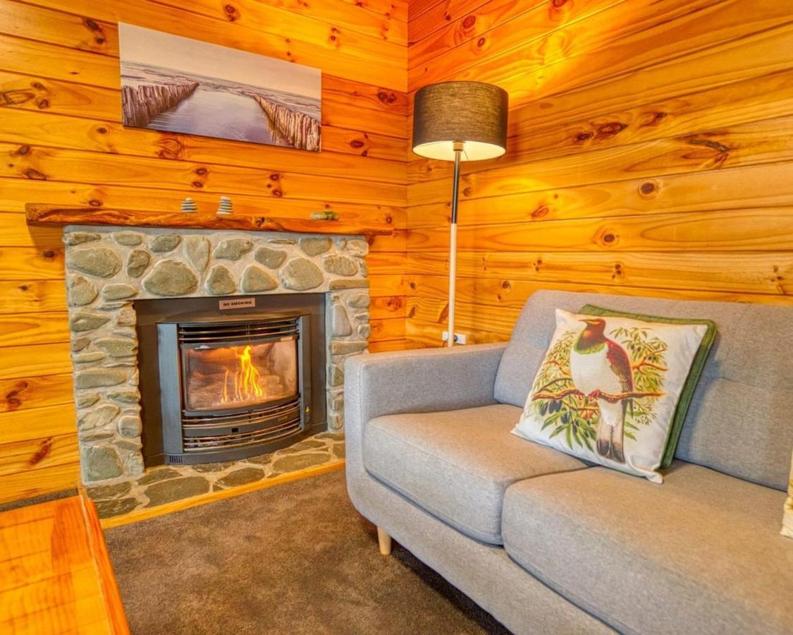 Paparoa Beach Hideaway With Hot Tub Barrytown Esterno foto
