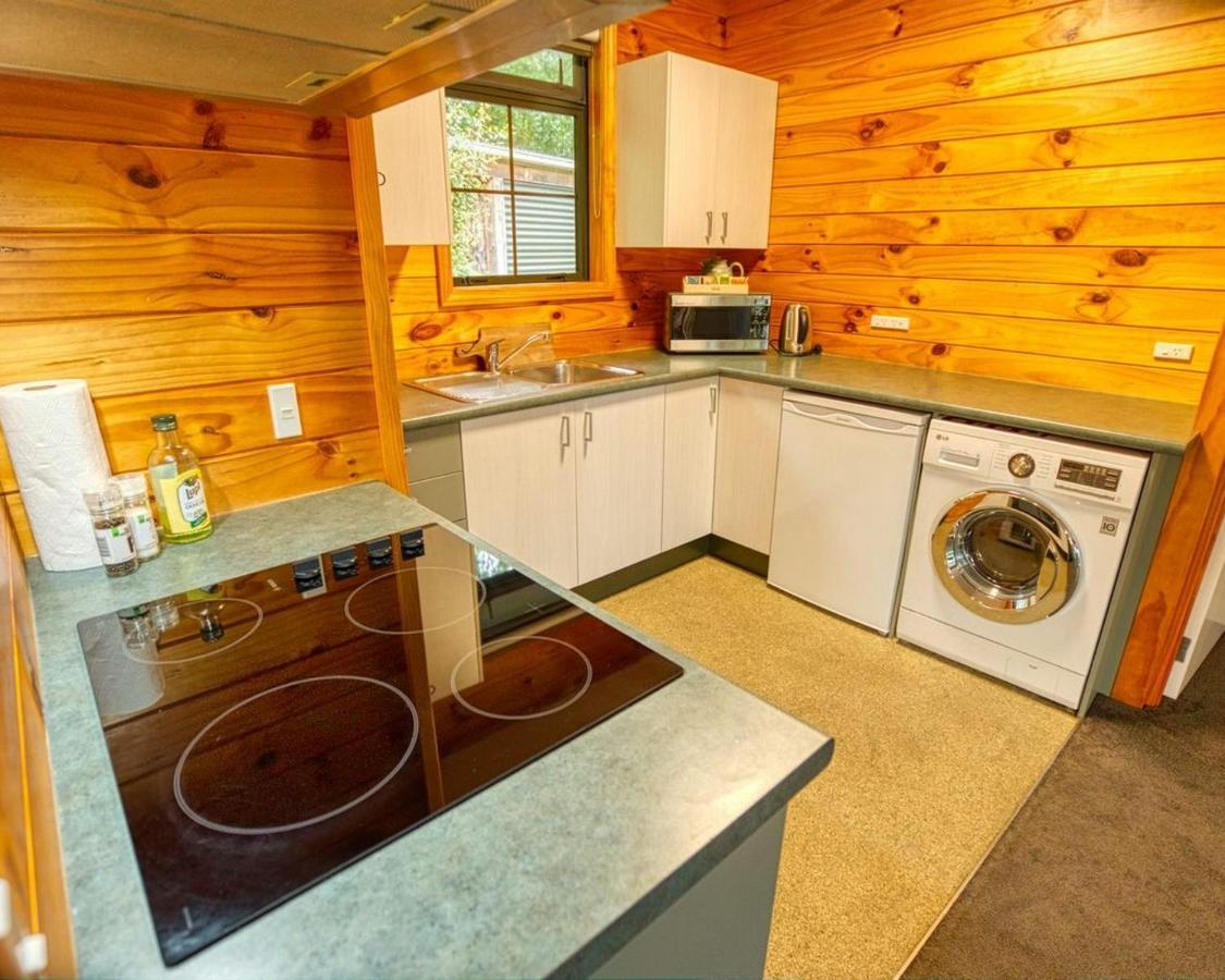 Paparoa Beach Hideaway With Hot Tub Barrytown Esterno foto
