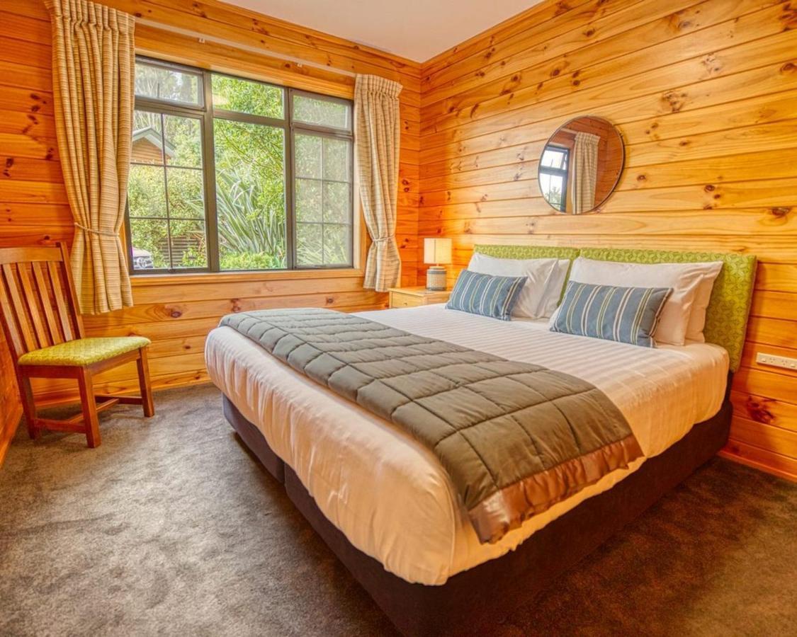 Paparoa Beach Hideaway With Hot Tub Barrytown Esterno foto