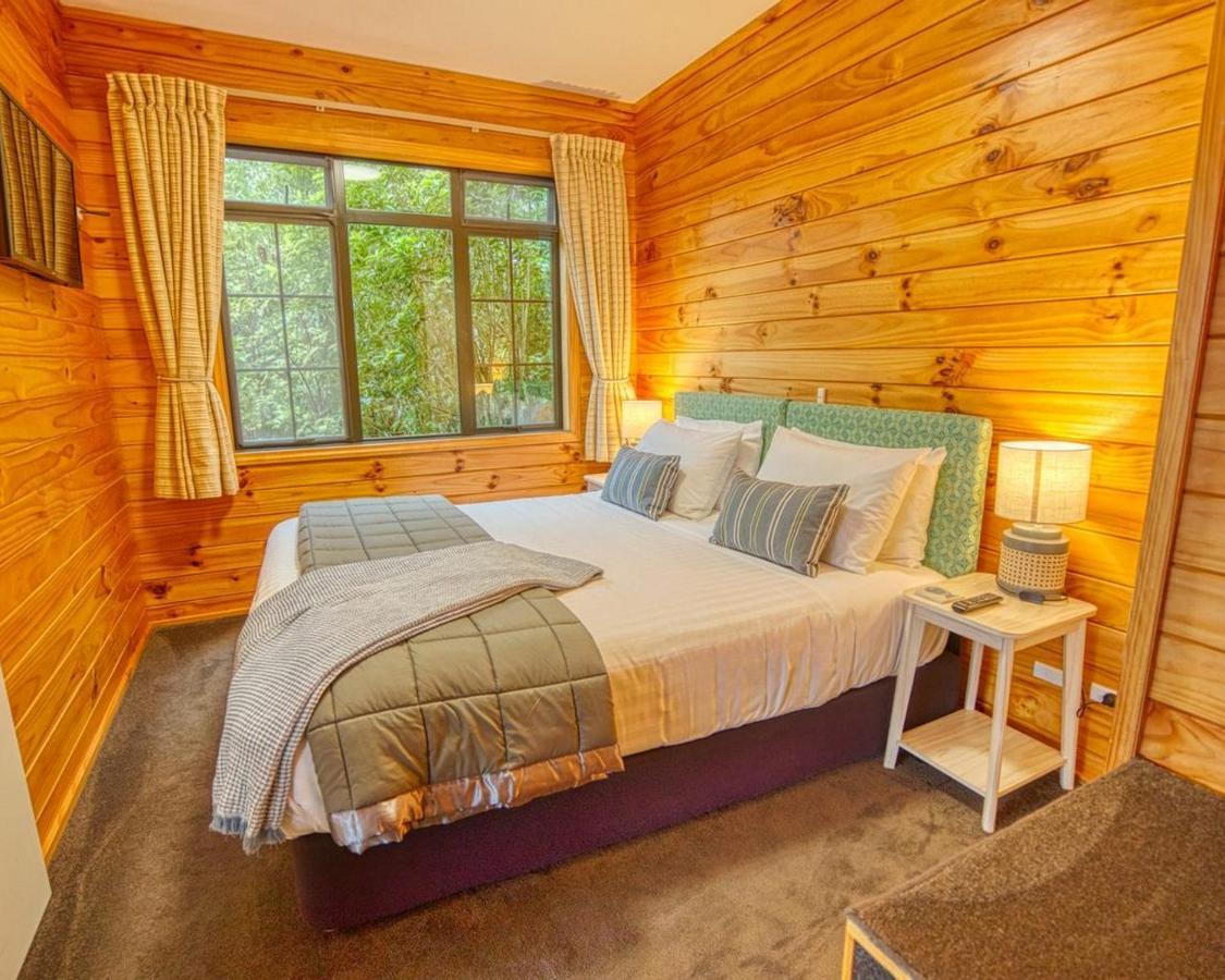 Paparoa Beach Hideaway With Hot Tub Barrytown Esterno foto