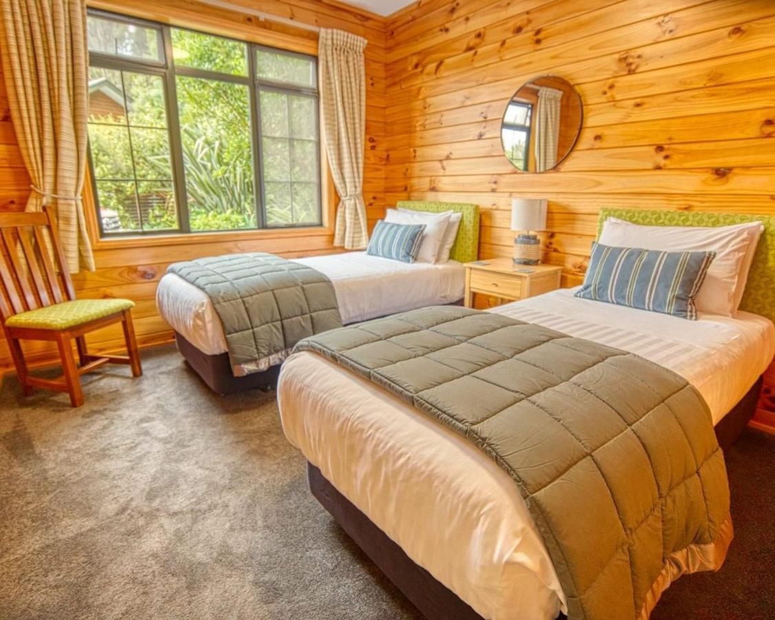 Paparoa Beach Hideaway With Hot Tub Barrytown Esterno foto