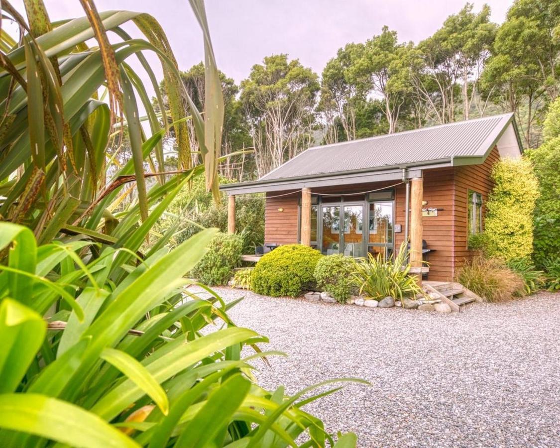 Paparoa Beach Hideaway With Hot Tub Barrytown Esterno foto