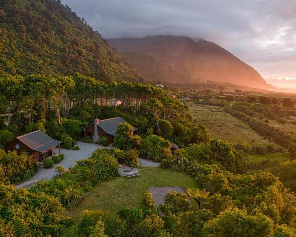 Paparoa Beach Hideaway With Hot Tub Barrytown Esterno foto