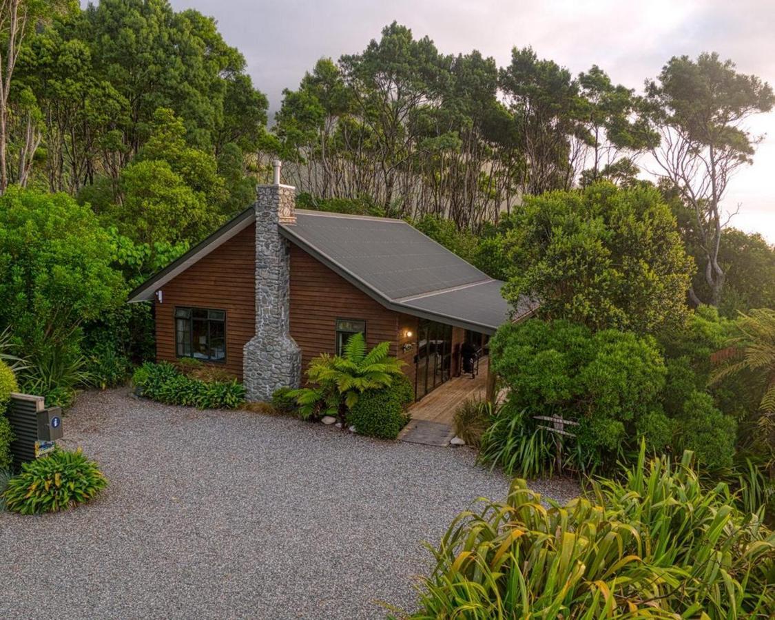 Paparoa Beach Hideaway With Hot Tub Barrytown Esterno foto